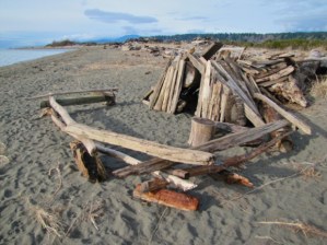 Creative Log shelters. photo credit: http://howsitgoing-eh.com